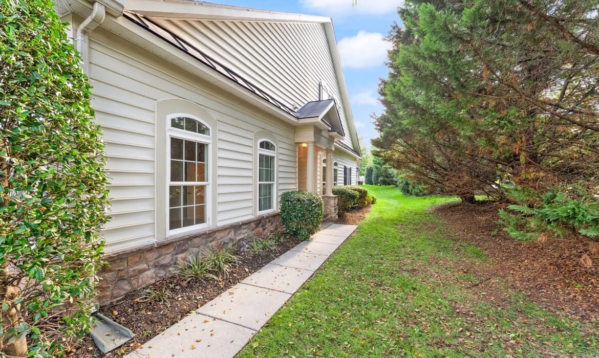 Garrell Group Top Ashburn Realtor 44513 Blueridge Meadows Dr 08