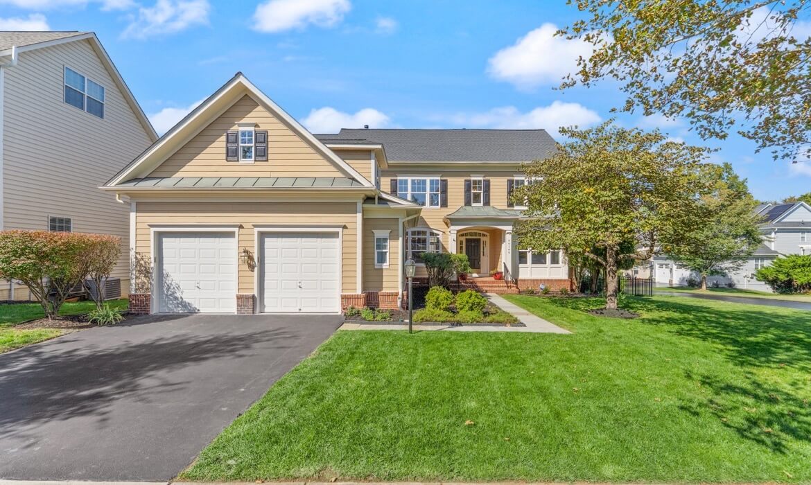 Garrell Group Top Lansdowne Realtor 44140 Riverpoint Dr 01 Front View