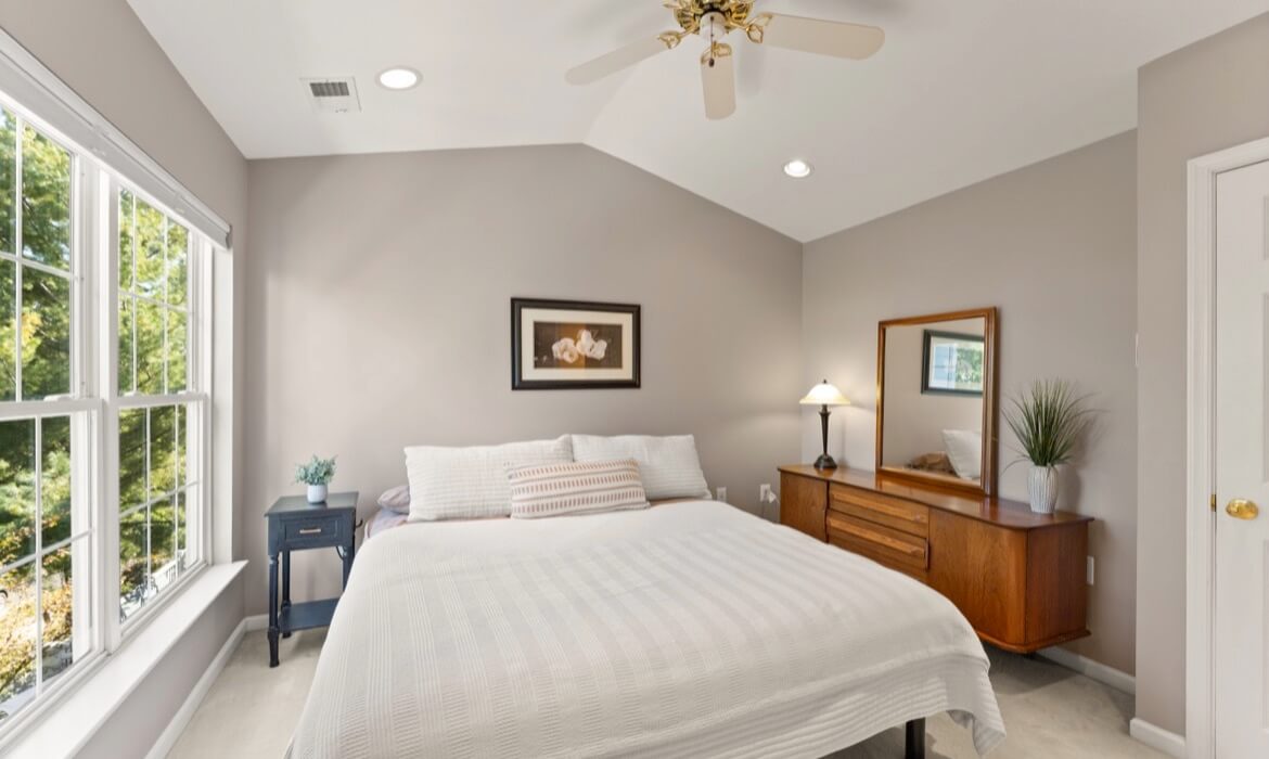Garrell Group Top Loudon County Realtor 17338 Legacy Ter 26