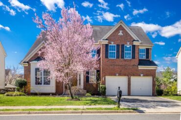 741 Bonnie Ridge Dr NE