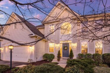 704 Aurora Ct NE