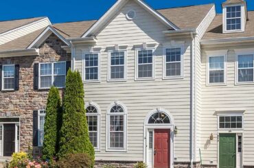 822 Linfield Ter NE